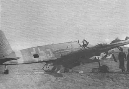 Советские офицеры осматривают штурмовик Hs129B2 J WNr 141723 - фото 108