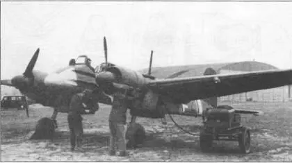 Проверка двигателей новенького Хеншеля Hs129 В1 на заводском аэродроме фирмы - фото 19