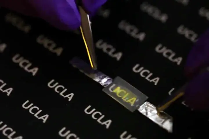 Прототип элемента гибкого экрана фото University of California В первой - фото 100