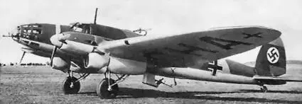 Бомбардировщик He111 Истребитель Hurricane Бомбардировщик Ju87 - фото 71
