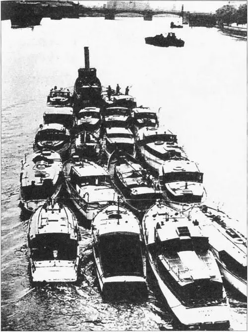 Катера и лодки собранные на Темзе для эвакуации британских и французских - фото 36