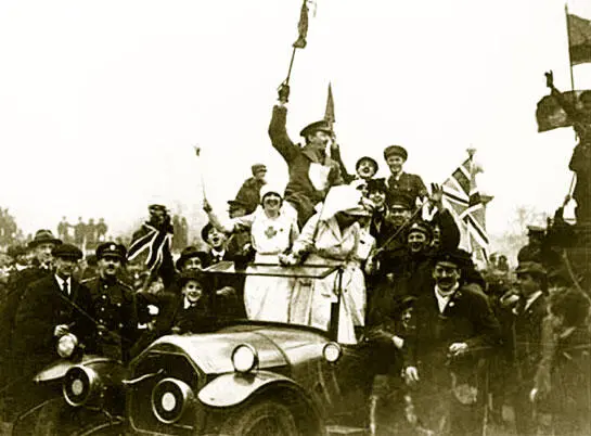 Фотография сделанная в день окончания Первой мировой войны Страсть - фото 26