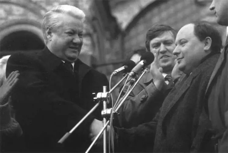 Президент РФ Борис Ельцин и консультант президента РФ по вопросам экономической - фото 2