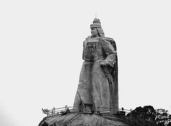 Памятник Чжэну Чэнгуну на о Гуланьо Он родился в 1624 году в Нагасаки - фото 75