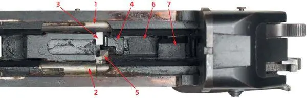 Вид колодки сверху со снятым ствольным блоком 1 и 2 штоки боевых пружин 3 - фото 14