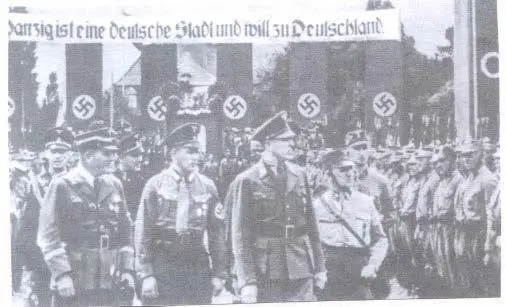 Альберт Форстер гауляйтер Данцига и близкий соратник Гитлера в 1940 году - фото 12