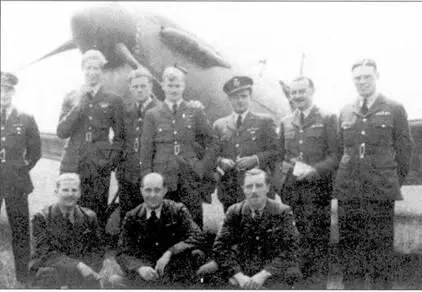 Летчики 616й эскадрильи Кинли август 1940 г На фото асы пайлотофицер - фото 84