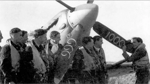 Снимок для прессы в середине мая 1943 г летчики авикрыла базировавшегося в - фото 175