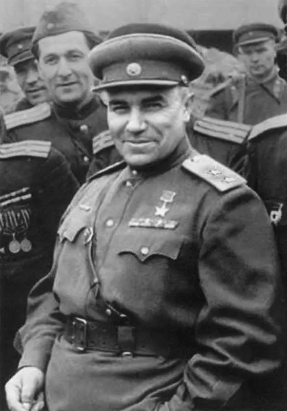 Генерал Николай Эрастович Берзарин командующий войсками 5й ударной армии - фото 43