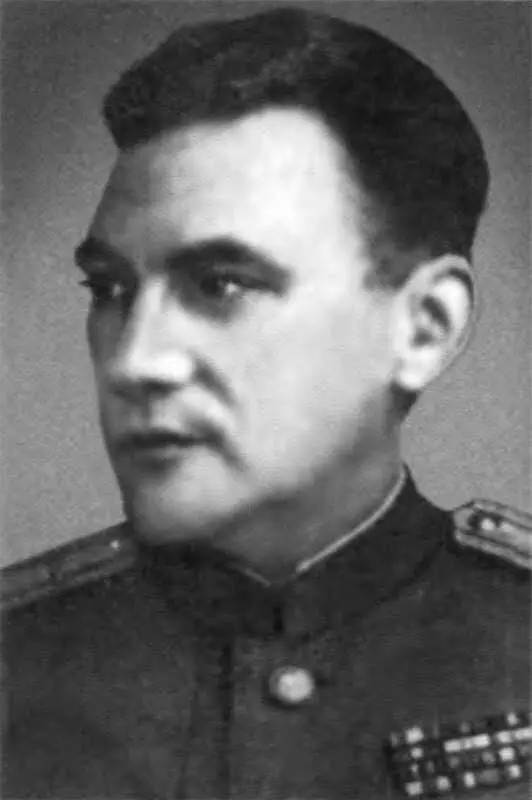 Сотрудник армейской газеты В Н Собко украинский советский писатель 1945 г - фото 50