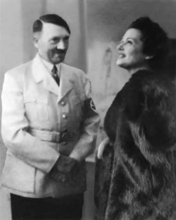 Фюрер и киноактриса Ольга Чехова Ольга Чехова на творческой встрече с - фото 65