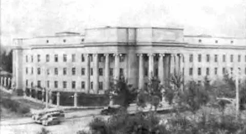 Институт имени В И Вернадского АН СССР в Москве Памятник В И Вернадскому - фото 54