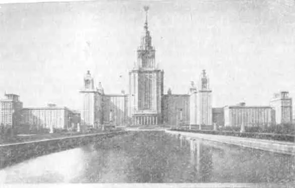 Вид на главный корпус МГУ Желая сократить объем земляных работ в частности - фото 70