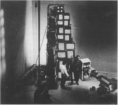 НД Пейк Видеоинсталляция 1978 В скульптуре начиная с рельефов Пикассо и - фото 94