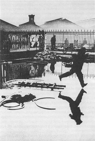 А КартьеБрессон У вокзала СенЛазар 1932 А еще говорят По всей - фото 87