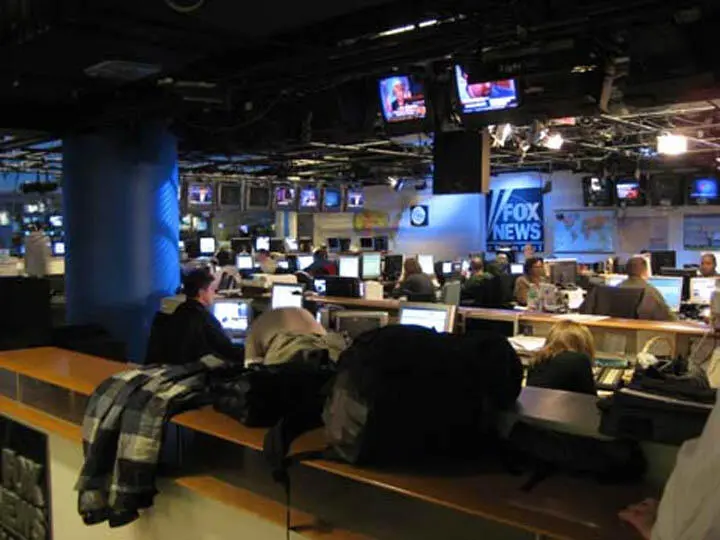 Это студия Fox News до апгрейда а это после В видеопрезентации Шепард - фото 72