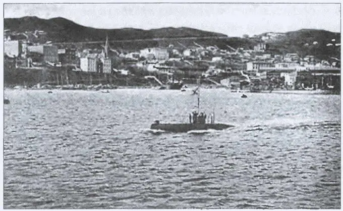 Подводная лодка в бухте Золотой Рог Начало XX века Все первые подводные лодки - фото 83