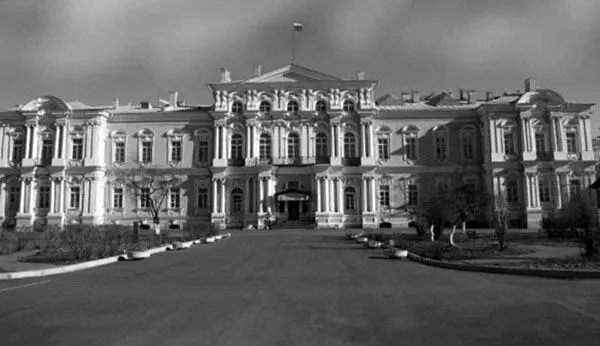 Воронцовский дворец Современный вид Кроме дворца зодчим здесь был построен - фото 38