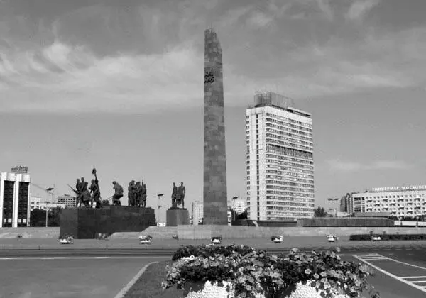 Монумент героическим защитникам Ленинграда Ленинград и его пригороды - фото 65