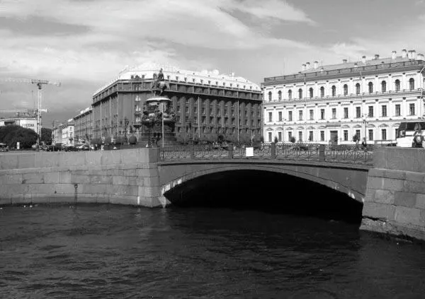 Синий мост через Мойку Название Мойка неоднократно было предметом научного - фото 89