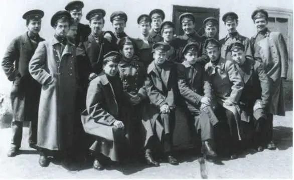 Гимназисты 1917 г Кутеж гимназистов Такие фото тайком распространялись - фото 46
