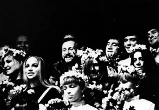 Премьера спектакля театра на Таганке Пугачев Блондинка слева Татьяна - фото 12
