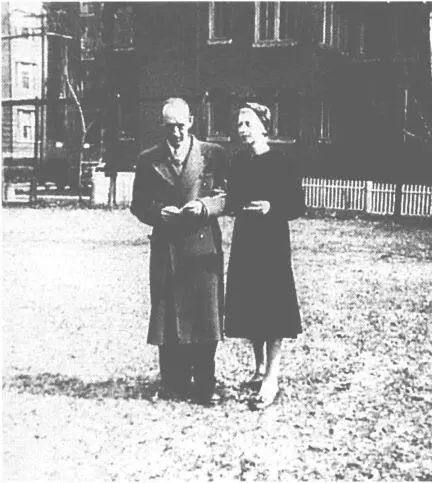 КрэгиСеркл Кембридж ок 1942 За чаем в колледже Уэлсли ФиСигмаХаус - фото 27
