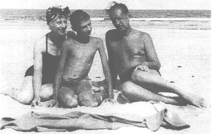 Нантакет 1945 В Итаке на ИстСенекастрит во дворе где чуть было не - фото 31