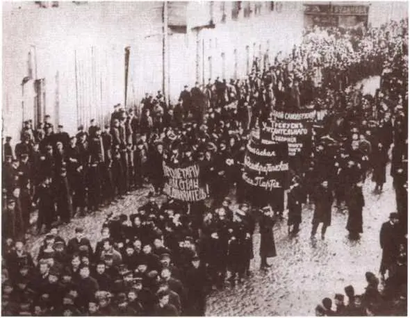 Демонстрация в Москве 1905 г С Т Морозов с детьми Тимофеем Марией - фото 48