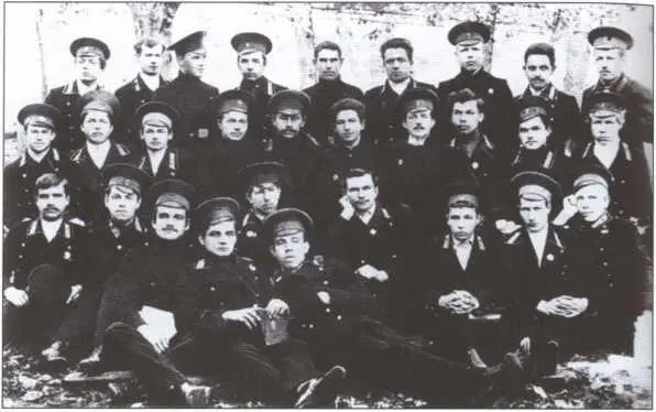 А М Василевский среди учащихся Костромской духовной семинарии 1914 г - фото 3