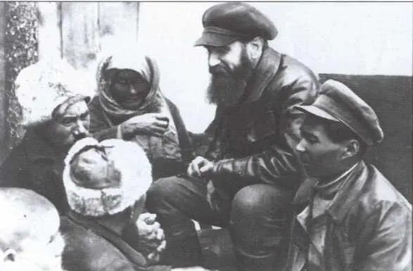 О Ю Шмидт с жителями Новой Земли Экспедиция на Седове 1930 г О Ю - фото 8