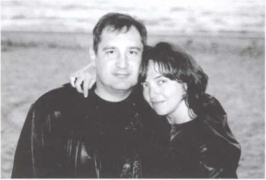 С супругой Татьяной Рига 2001 В марте 2004 года латвийские власти внесли - фото 38