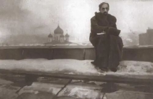 Михаил Кузмин в шубе Вяч Иванова на крыше Башни 16 января 1908 г - фото 7