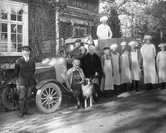 Хозяйка Морбакки с работниками 1930е гг ScanpixFOTODOMRU Выступление по - фото 26