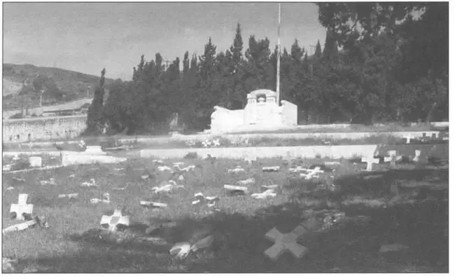 Мемориальное кладбище в МерсэльКебире 2007 г Могилы заброшены кресты - фото 34