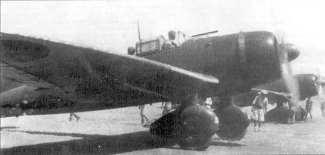 Aichi D3А2 Model 22 Val из 582го кокутая на аэродроме в Рабауле 1944 год - фото 111