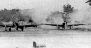 Взлетающие Aiclii D3A2 Model 22 Val из 582го кокутая Рабаул 1944 год - фото 115