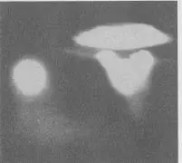Нередко появление НЛО сопровождается различными световыми эффектами - фото 9