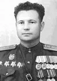 Иван Фёдоров родился 23 февраля 1914 г в Харькове в семье рабочего Детство и - фото 71