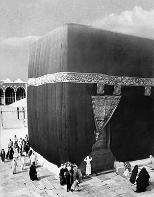 Рис 41 Покрывало Каабы так называемый Кисвах в 1910 году Современная - фото 41