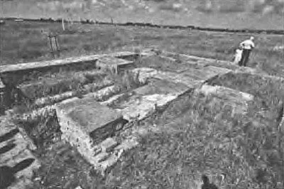 Рис 98 Вид дома феодала в 2012 году Территория заросла травой часть - фото 98