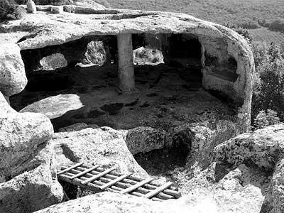Рис 236 Остатки одного из помещений с колонной Рис 237 Довольно большая - фото 242
