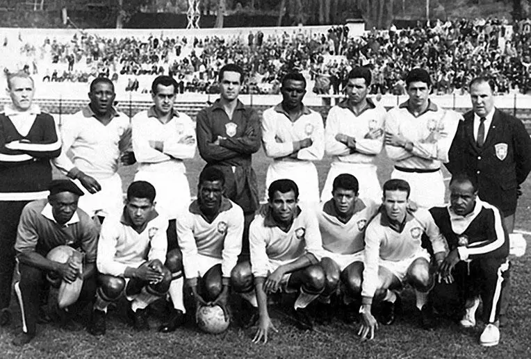 Команда Палмейрас в 1962 г Название футбольного клуба Палестра Италия - фото 28