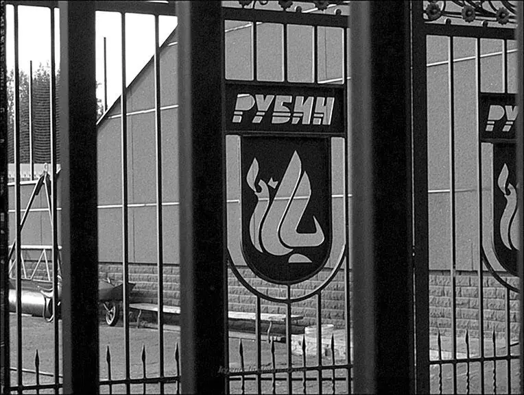 Ворота тренировочной базы казанского Рубина После распада СССР начало - фото 79
