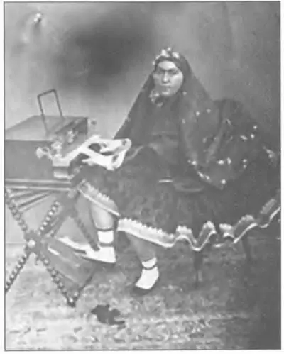 Жены шаха Наср адДина наряженные им в балетные пачки Фотографии сделаны - фото 75