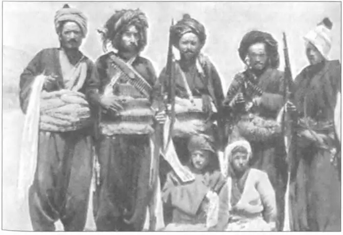 Вооруженные курды 1915 г Полковник Владимир Платонович Ляхов командир - фото 80