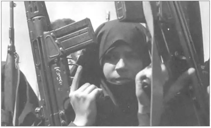В корпус Стражи Исламской революции основанный Хомейни в 1979 г вступали и - фото 96