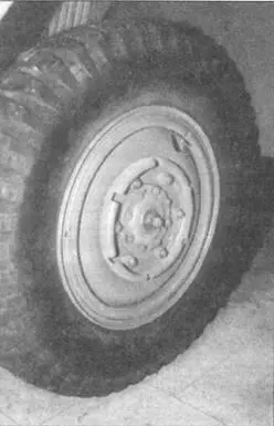 Верхние снимки показывают запасное колесо на Тур 1а На диске кольцевое ребро - фото 152