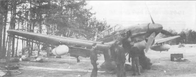 Без дополнительных топливных баков Ju87R внешне не отличался от Ju87B но - фото 94