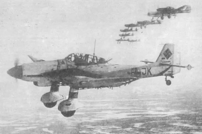 Соединение Ju 87 D5 в полете над СССР зима 194344 Вместе с - фото 111